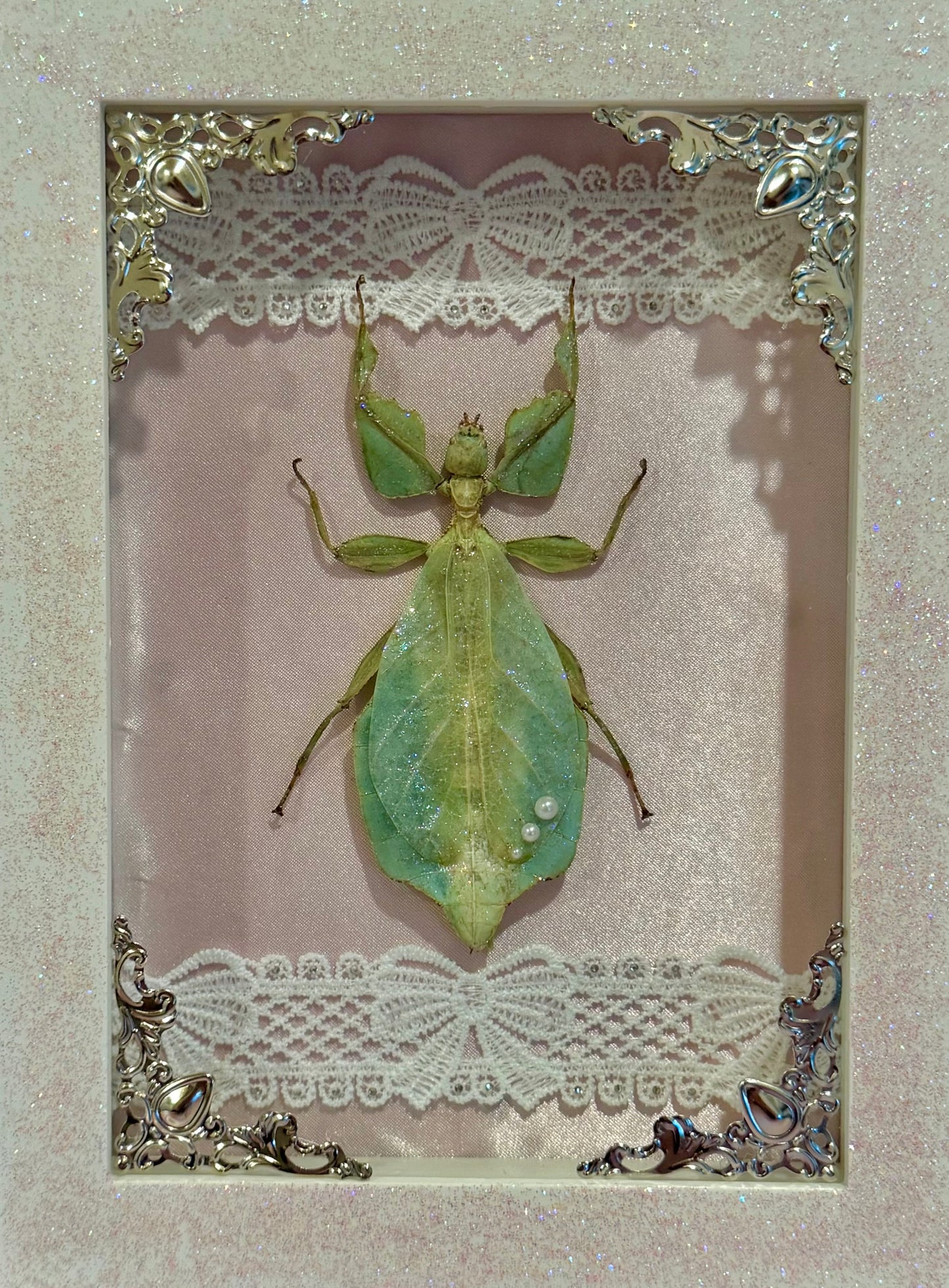 Sparkle Green Leaf Insect on Pink Silk - Sparkle Frame